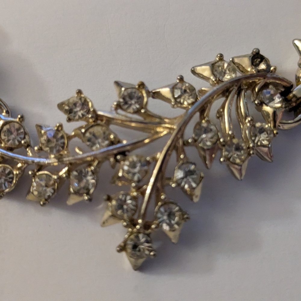 Elegant Gold Leaf Necklace Filled With Faux Diamonds Through The Leaves - Picture 6 of 6